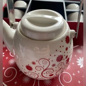 Teaopia Ceramic Teapot with 4 Cups Set